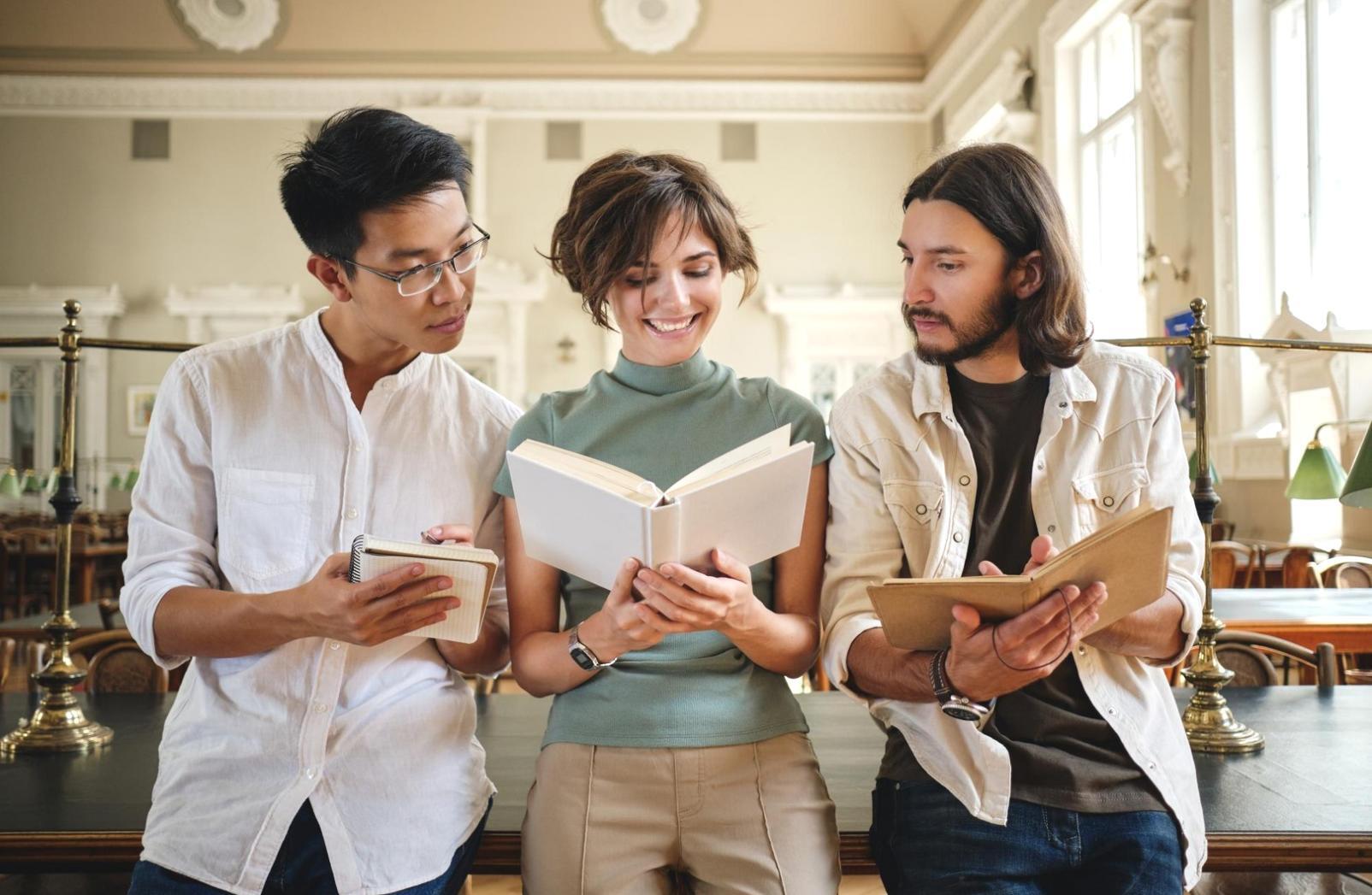 Internationale Studierende bei der Finanzplanung